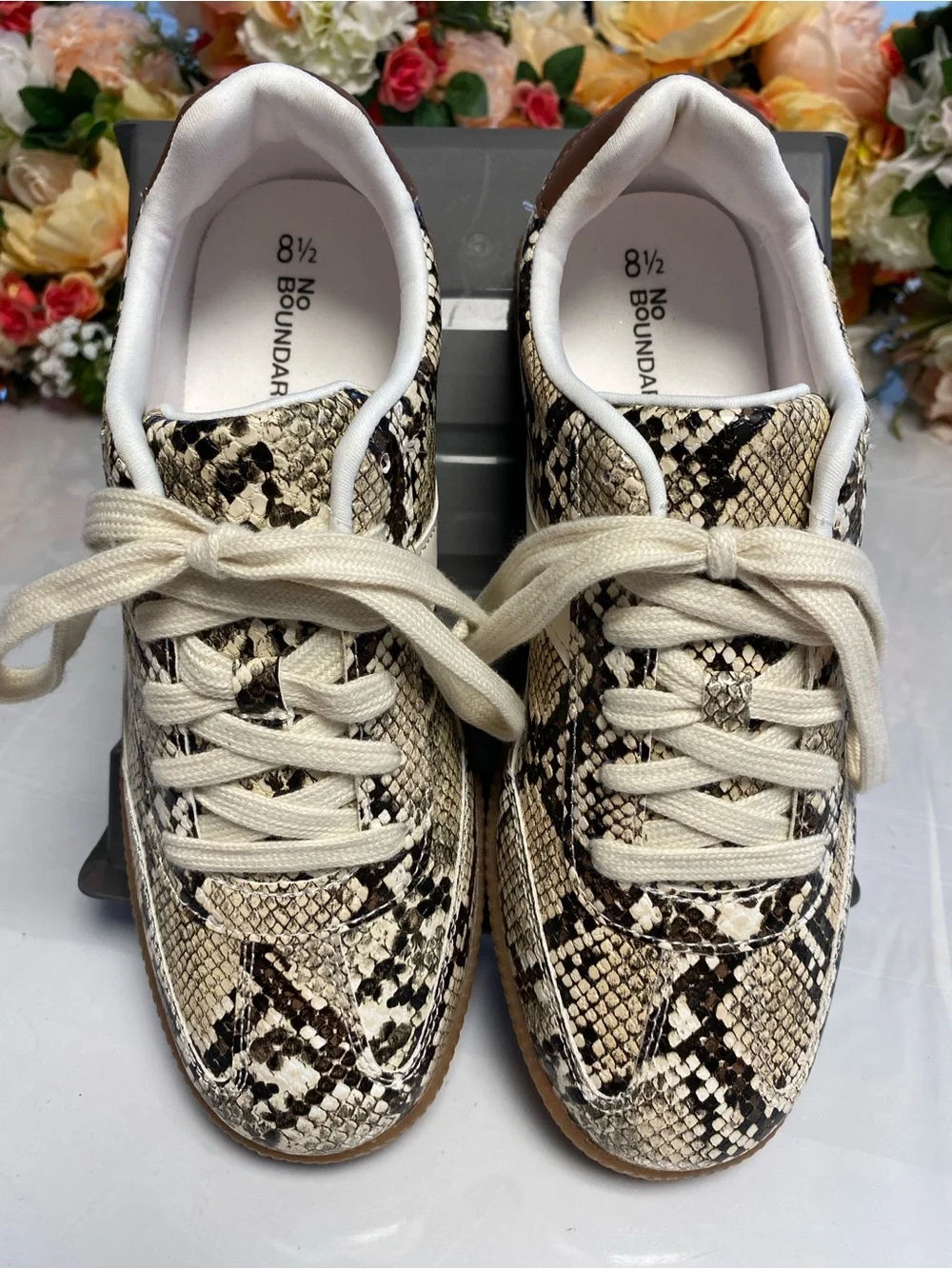 No Boundaries Snake Print Lace-Up Sneakers Size 8.5 Cream Brown
